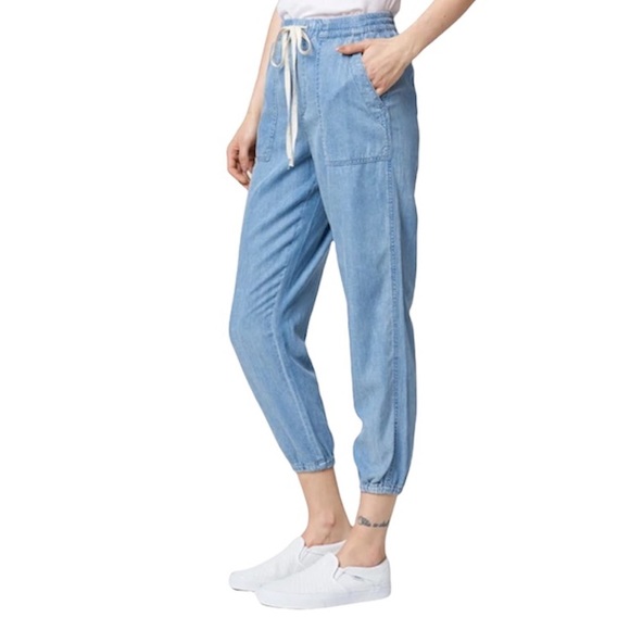 BLANK NYC - Loud Cloud Cropped Pants - Lightwash - Picture 3 of 9